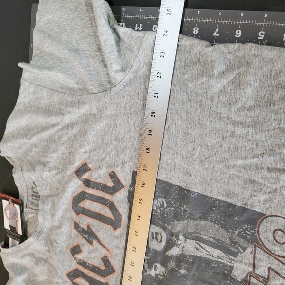 New ACDC Highway To Hell '79 Gray Graphic Band Short Sleeve T-shirt Size XL - Picture 8 of 9